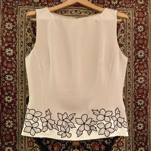 Sleeveless Size 10 Embroidered Tan/Cream/Blue Floral Detail Shell -Casual Corner